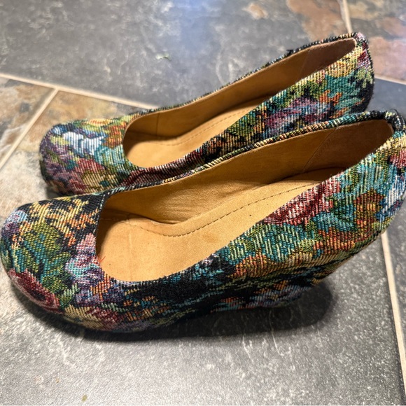 Aldo Wedges. Size 7 - Picture 14 of 16